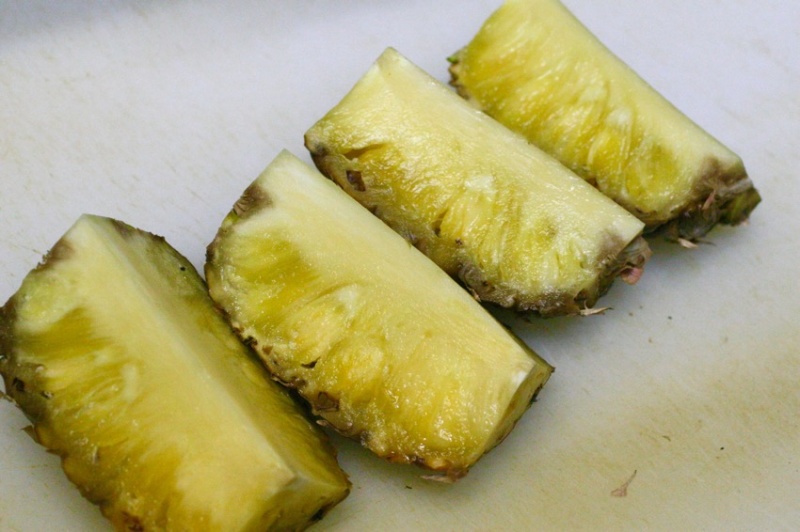 パイナップルの切り方３