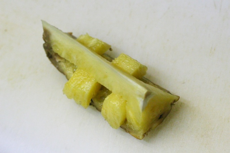 パイナップルの切り方６