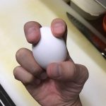 卵を片手で割る方法１１